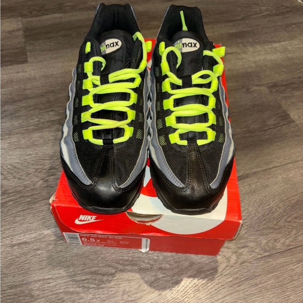 Nike Black and Green Sneakers